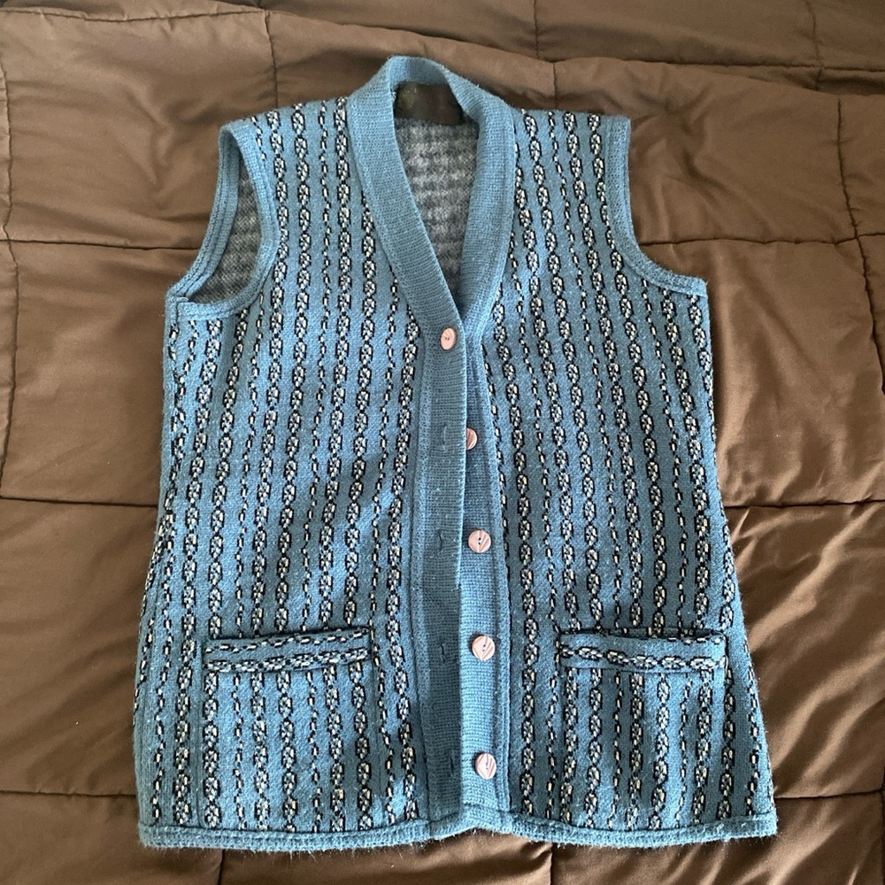 globe large blue sweater vest